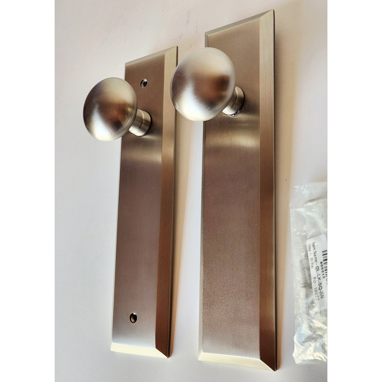 Grandeur 814027 Fifth Avenue Solid Brass Passage Door Knob Set - Satin Nickel