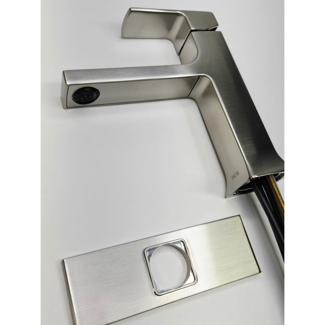 Delta 537-SSMPU-DST Velum 1.2 GPM Single Hole Bathroom Faucet - Stainless