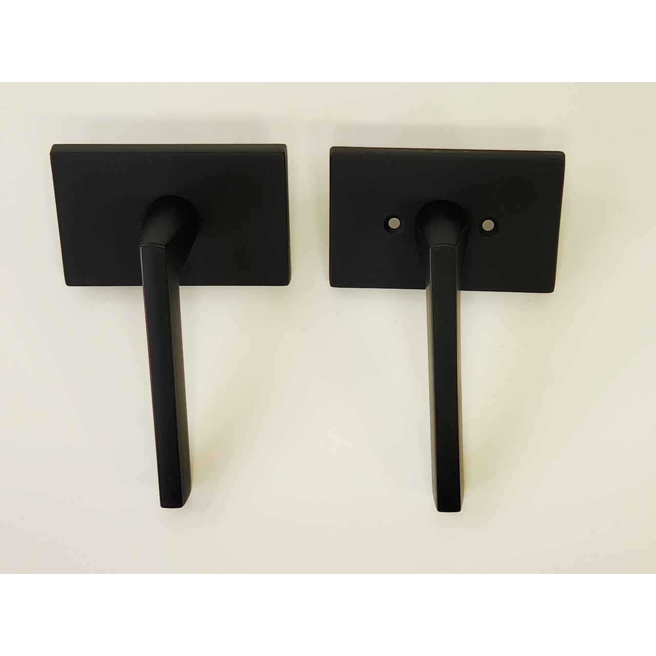 Emtek 5112-HLO-US19RH Helios Right Hsnd Door Lever Passage Set - Flat Black