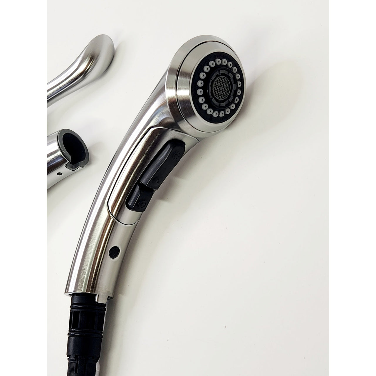 Delta 4353-AR-DST Linden Single Handle Pull-Out Kitchen Faucet -Arctic Stainless