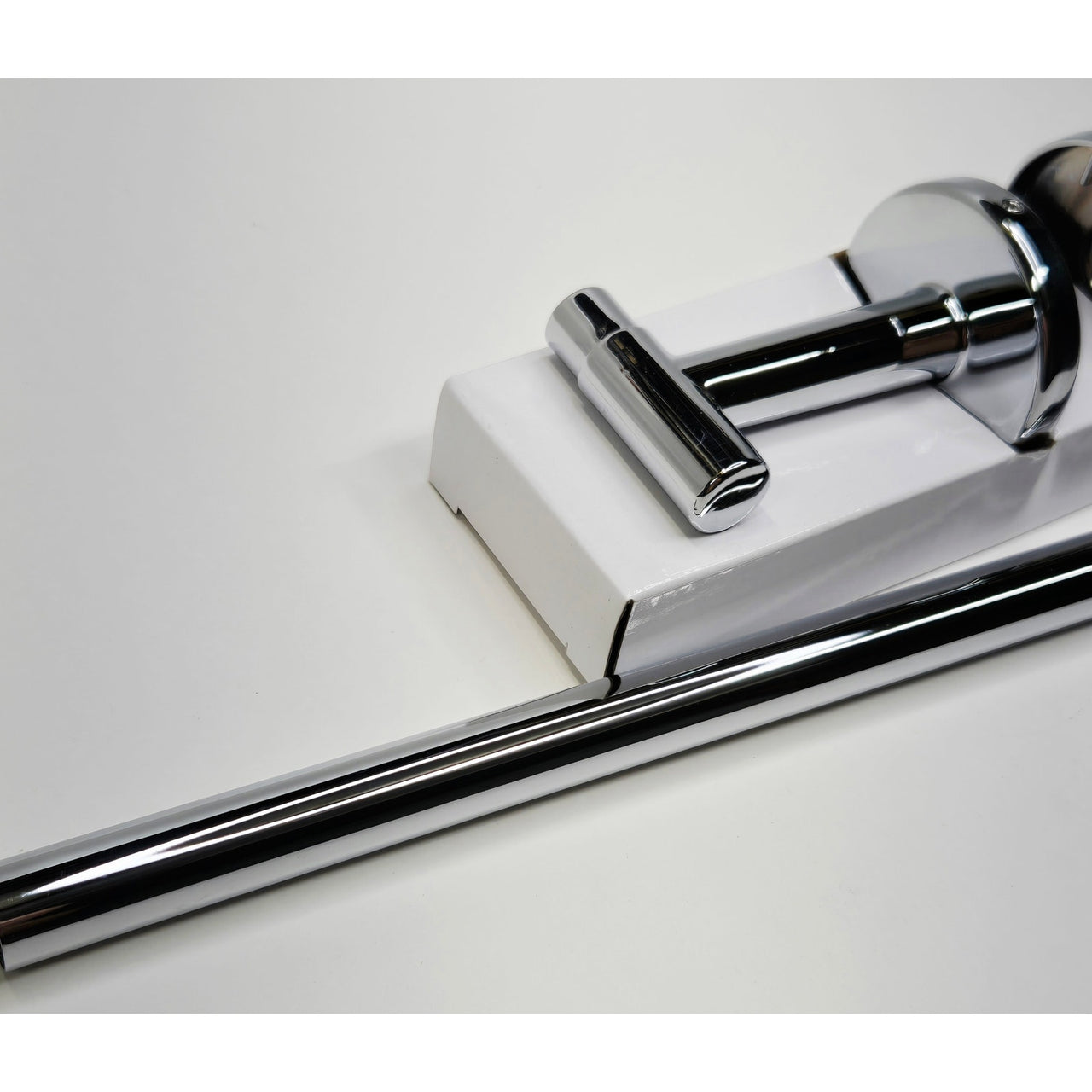 Delta 75918 Trinsic 18" Wall Mounted Towel Bar - Chrome READ