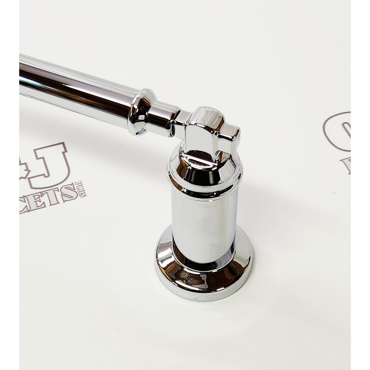 Delta 78418 Broderick Traditional 18" Towel Bar - Chrome