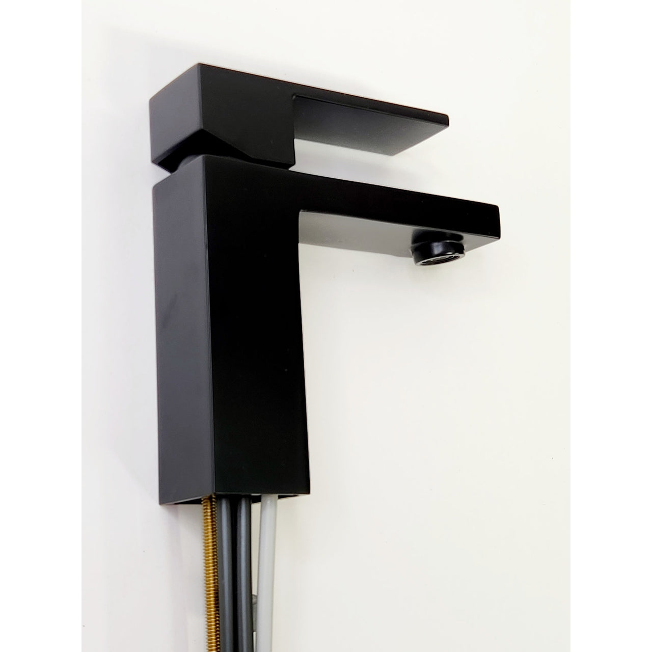 Delta 567LF-BLGPM-PP Modern 1.2 GPM Single Hole Bathroom Faucet - Matte Black