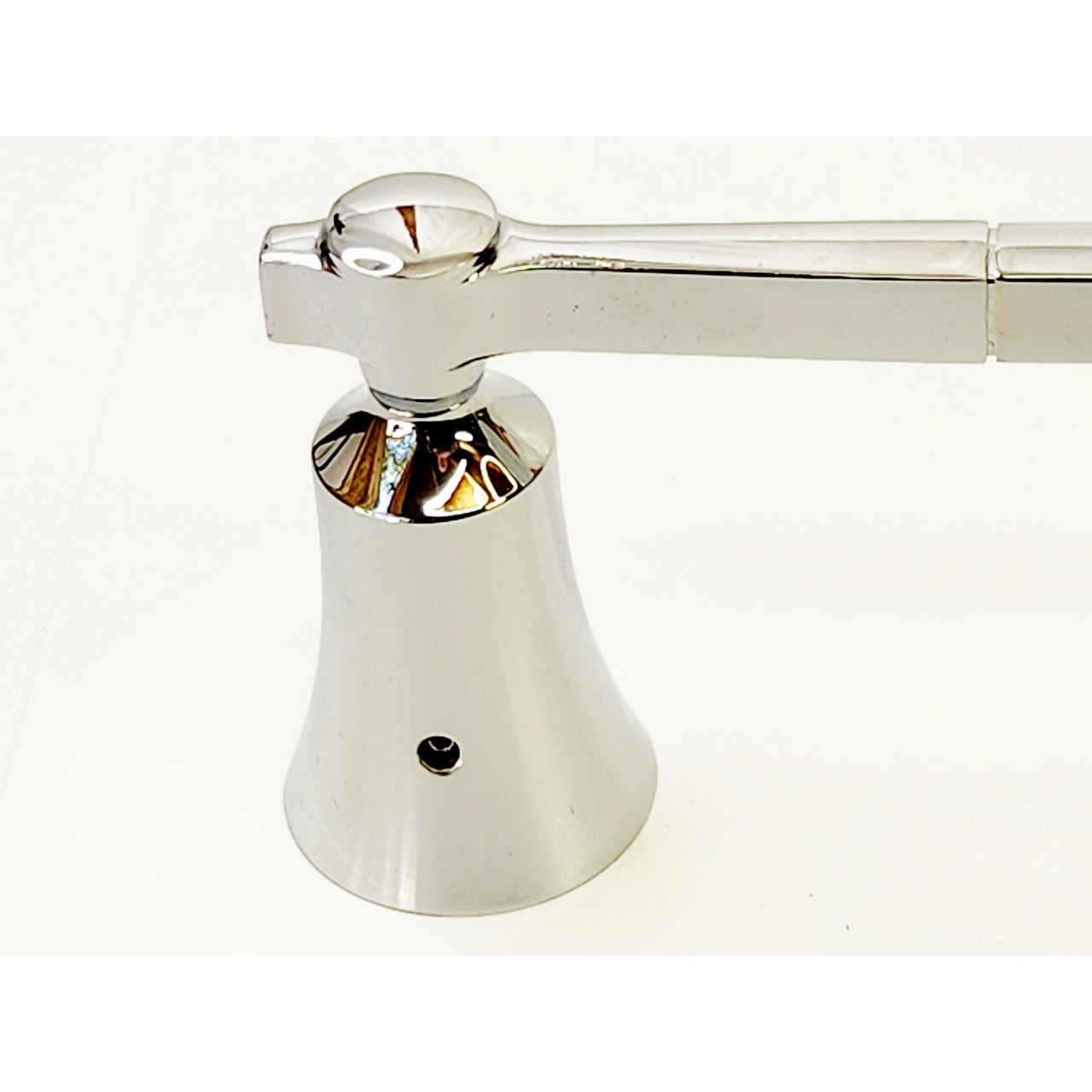 Moen YB0324CH 24" Flara Towel Bar - Chrome.READ