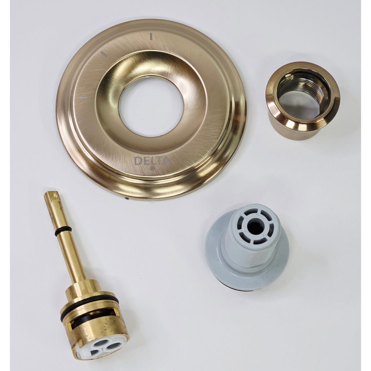 Design House 728303 Terrace Passage Door Knob Set, 4-Pack - Polished Brass