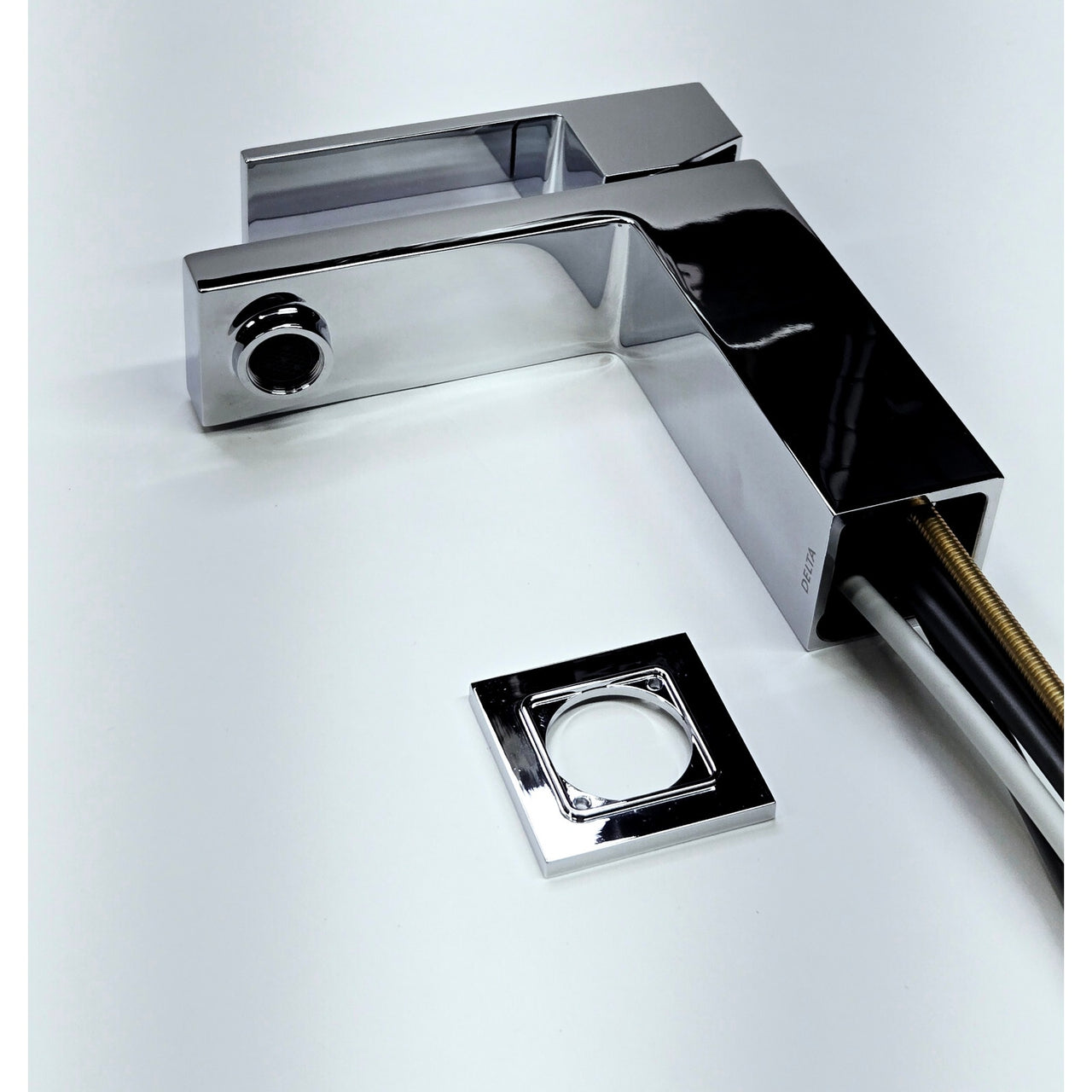 Delta 567LF-PP Modern 1.2 GPM Single Hole Bathroom Faucet - Chrome